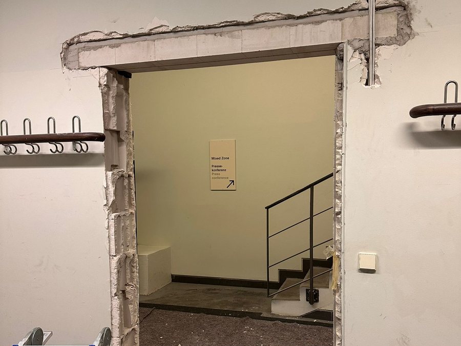 Fertiggestellte Duschen mit neuen Trennwänden